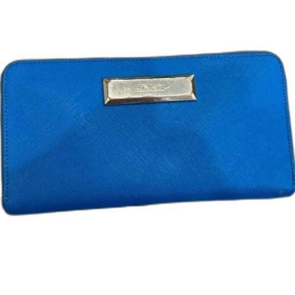 DKNY Jan. 2015 leather zip around wallet